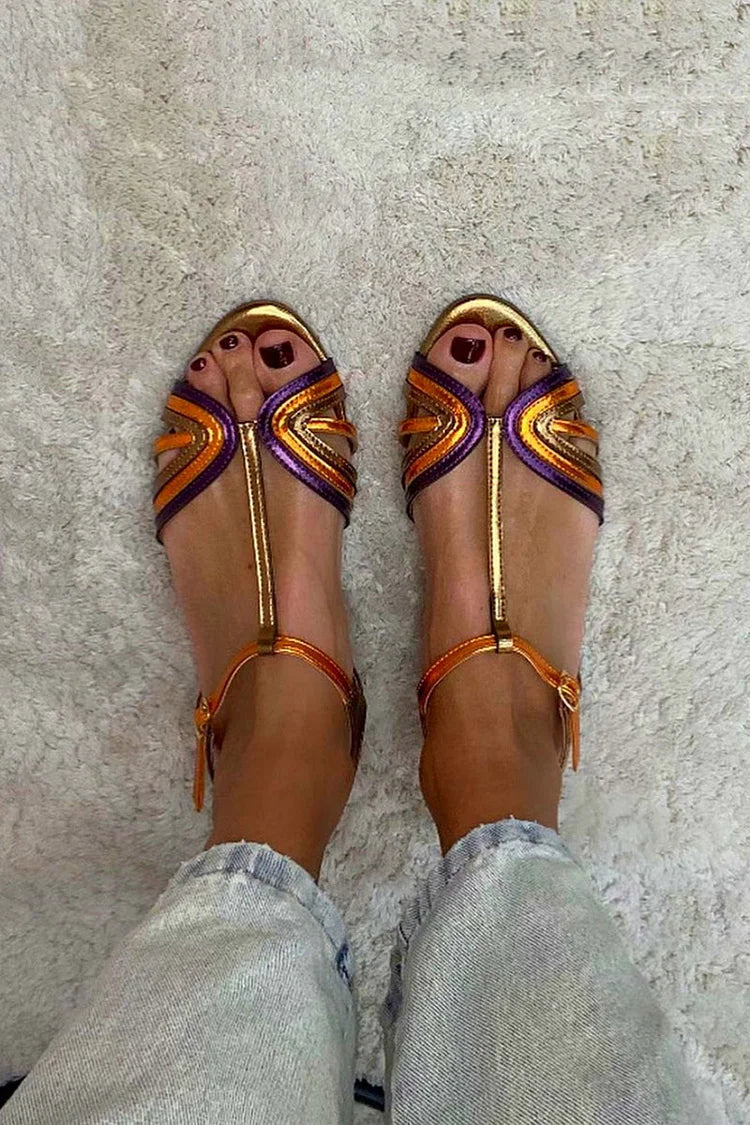NERINA | Lage sandalen met meerdere banden en elegante metallic details