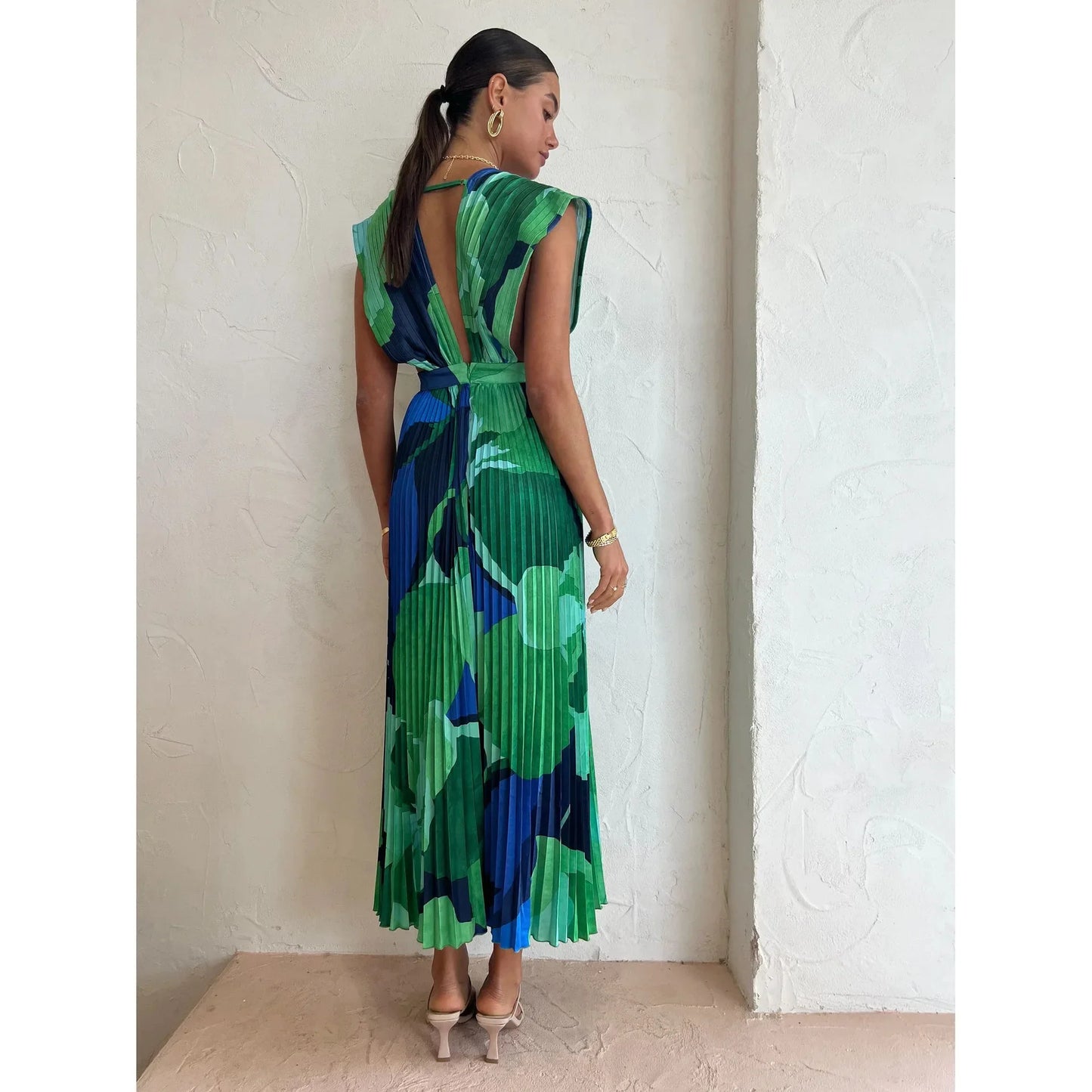 Aurora | Elegante geplisseerde maxi-jurk met diepe V-hals