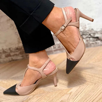 MIRELLA | Elegante Bicolor Puntige Hak Schoen voor een Verfijnde Stijl