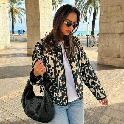 Adriana | Kort damesjack met dierenprint en ronde hals