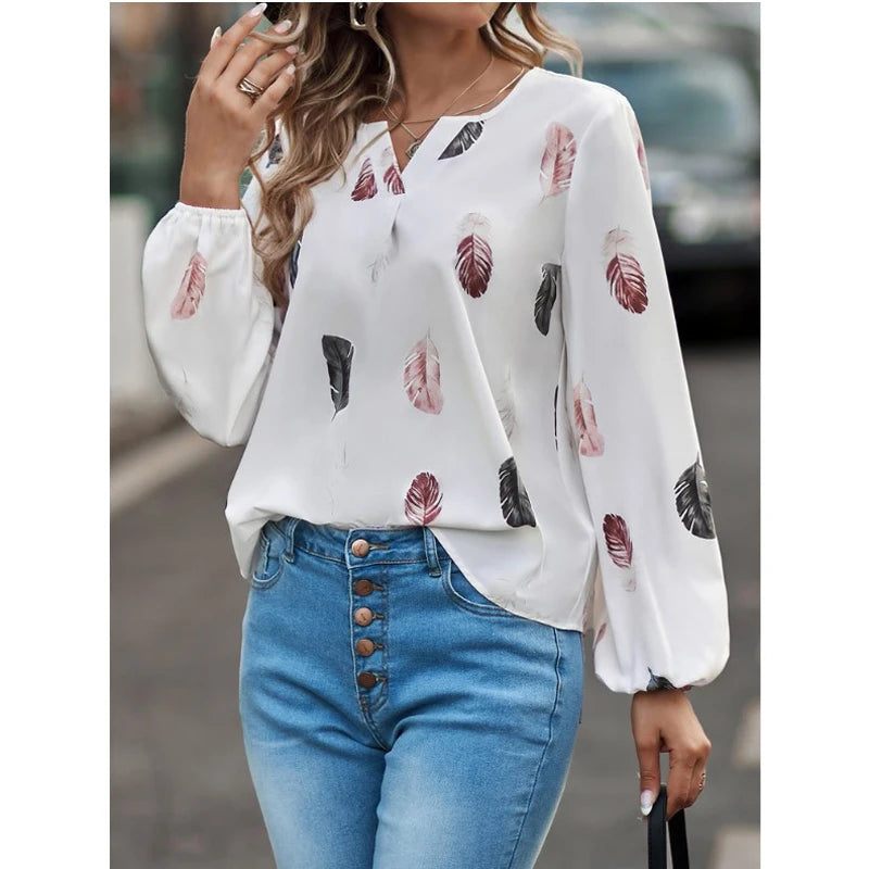 Nefeli | Elegante blouse met speelse verenprint