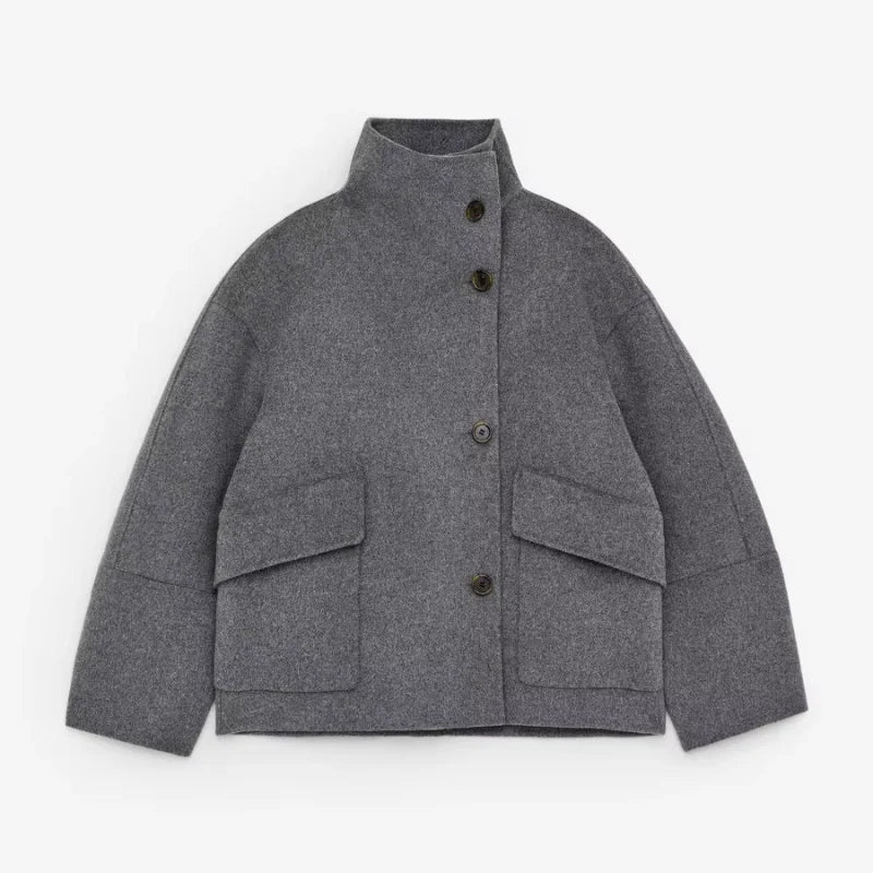 Beatrice | Elegante jas met opstaande kraag, knoopsluiting en zakken