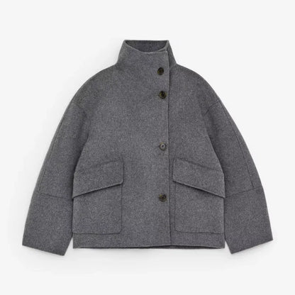Beatrice | Elegante jas met opstaande kraag, knoopsluiting en zakken