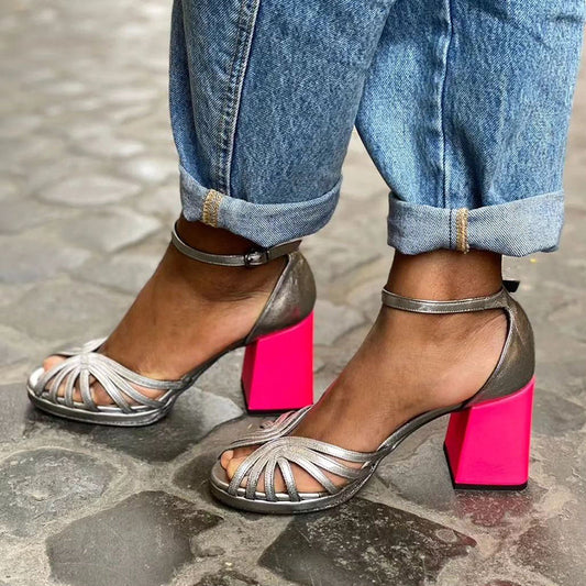 Naelle™ | Glanzende sandalen met een chunky hak en verfijnde gesp voor een elegante stijl