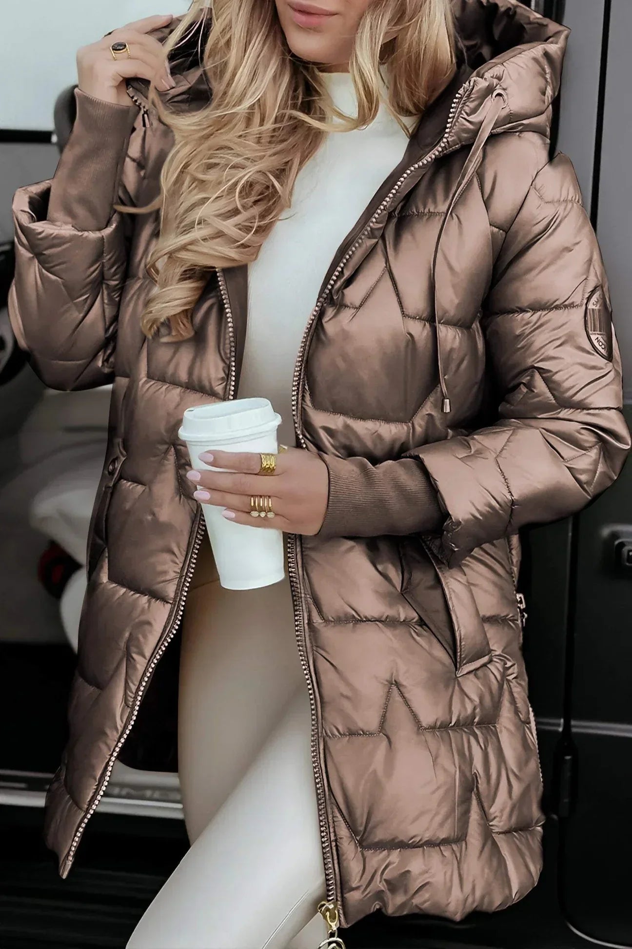 Astrid  | Elegante winterjas met capuchon en voering